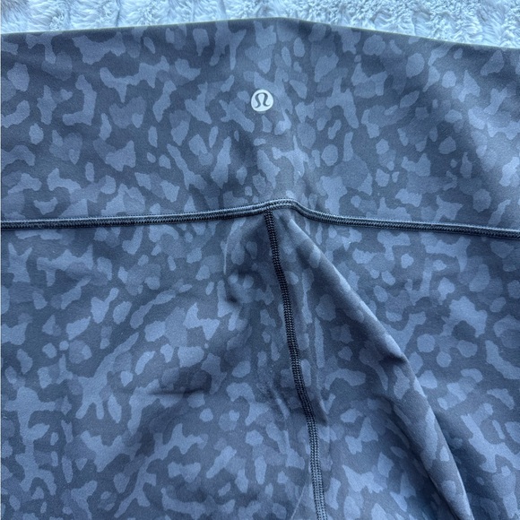 Lululemon Black Leopard Leggings 26” Size 10 - Picture 4 of 6
